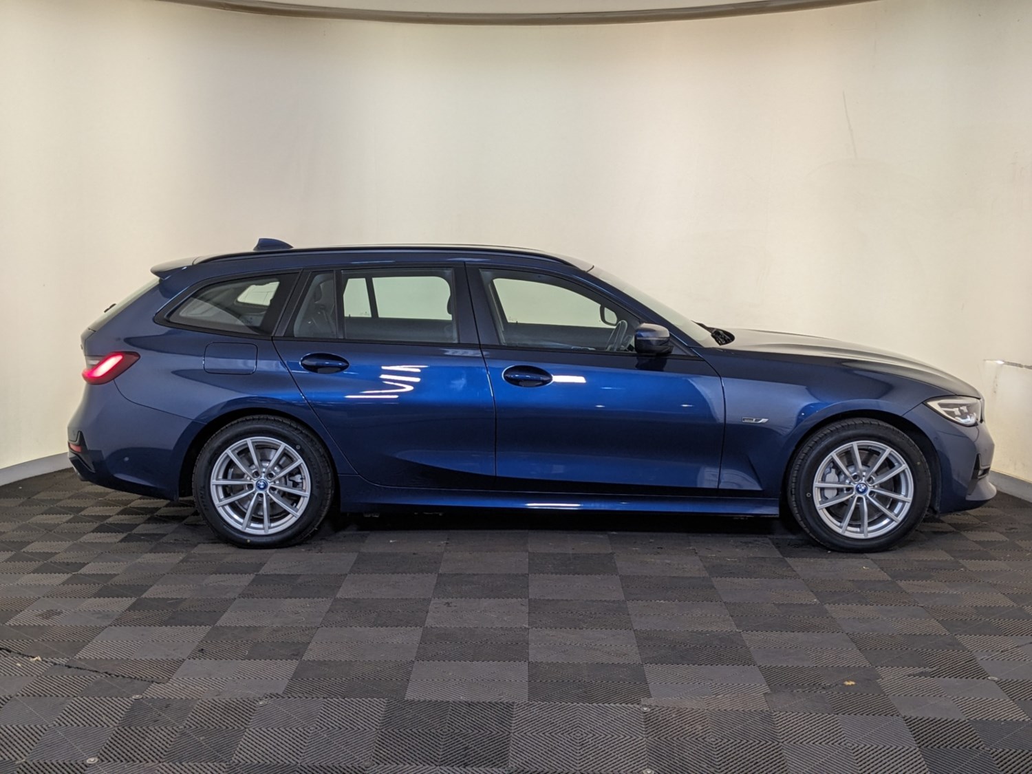 BMW 3 Series Listing Image