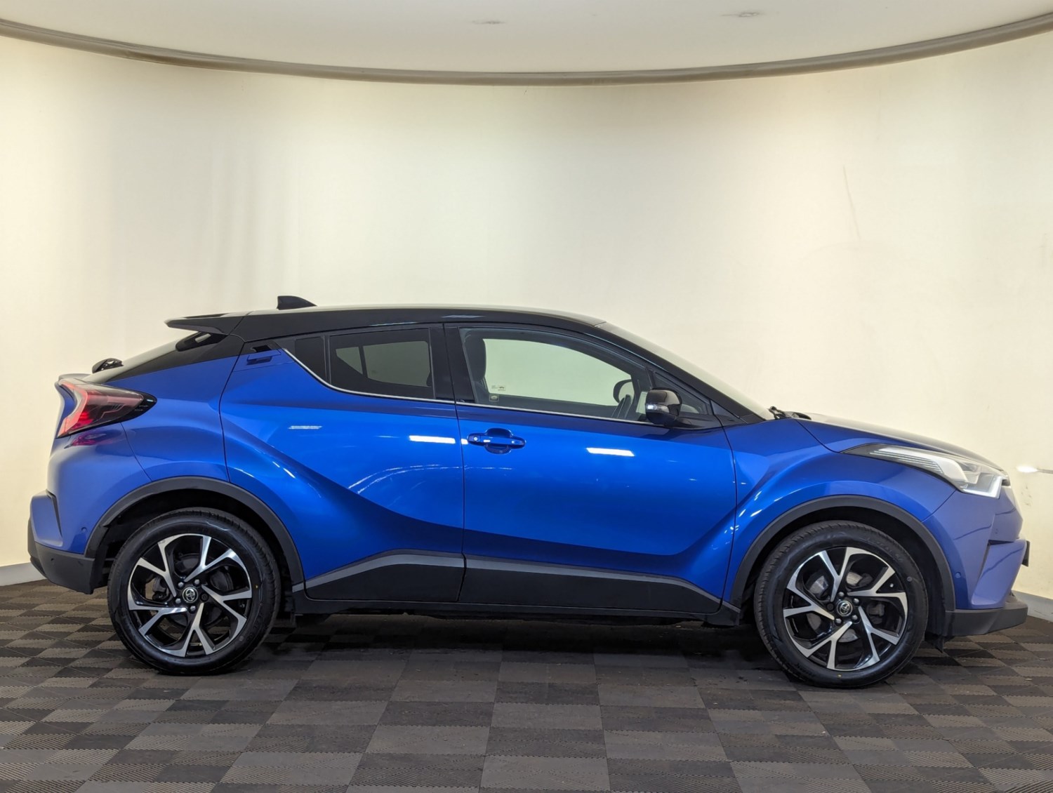 Toyota C-HR Listing Image