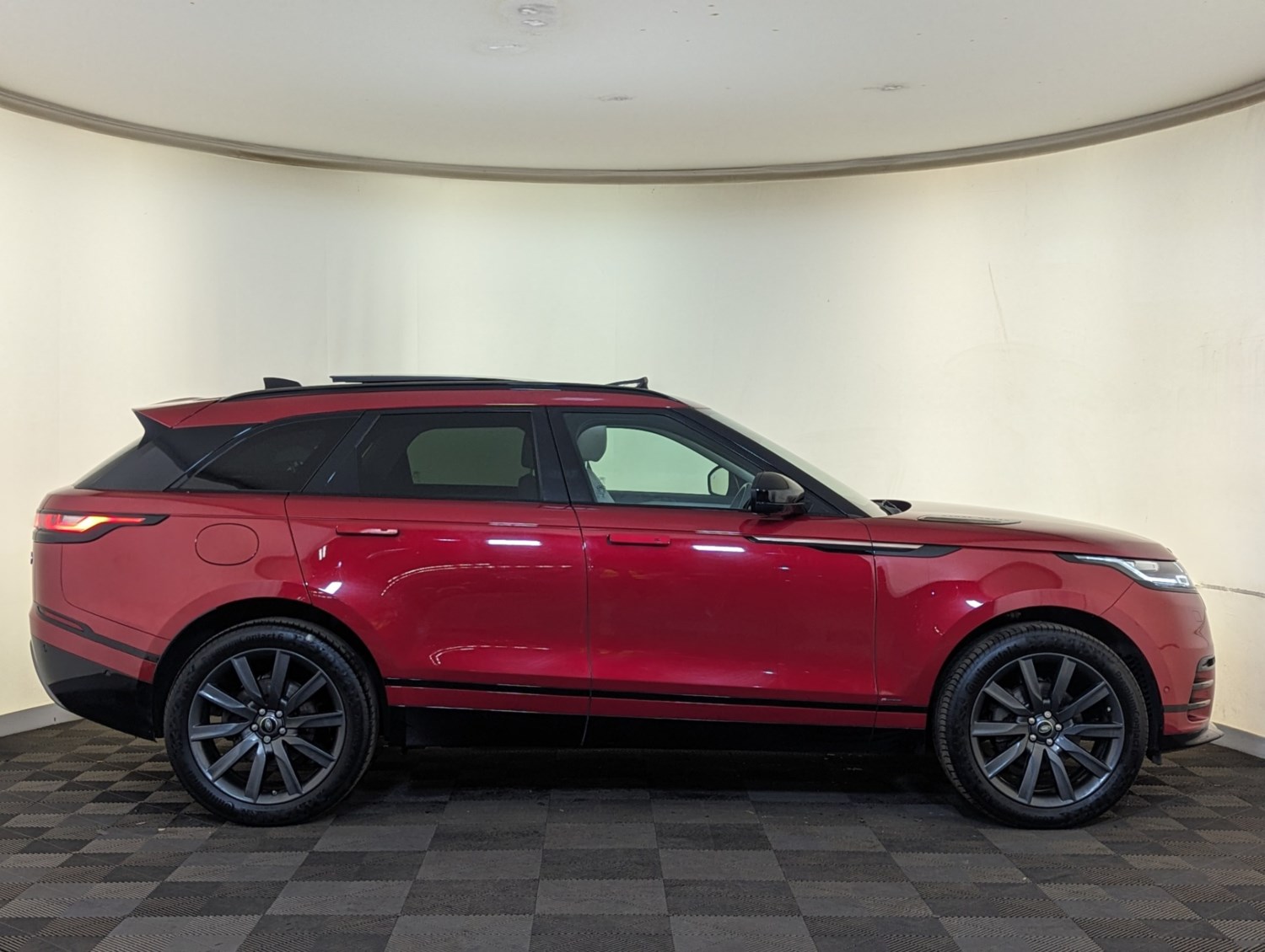 Land Rover Range Rover Velar Listing Image