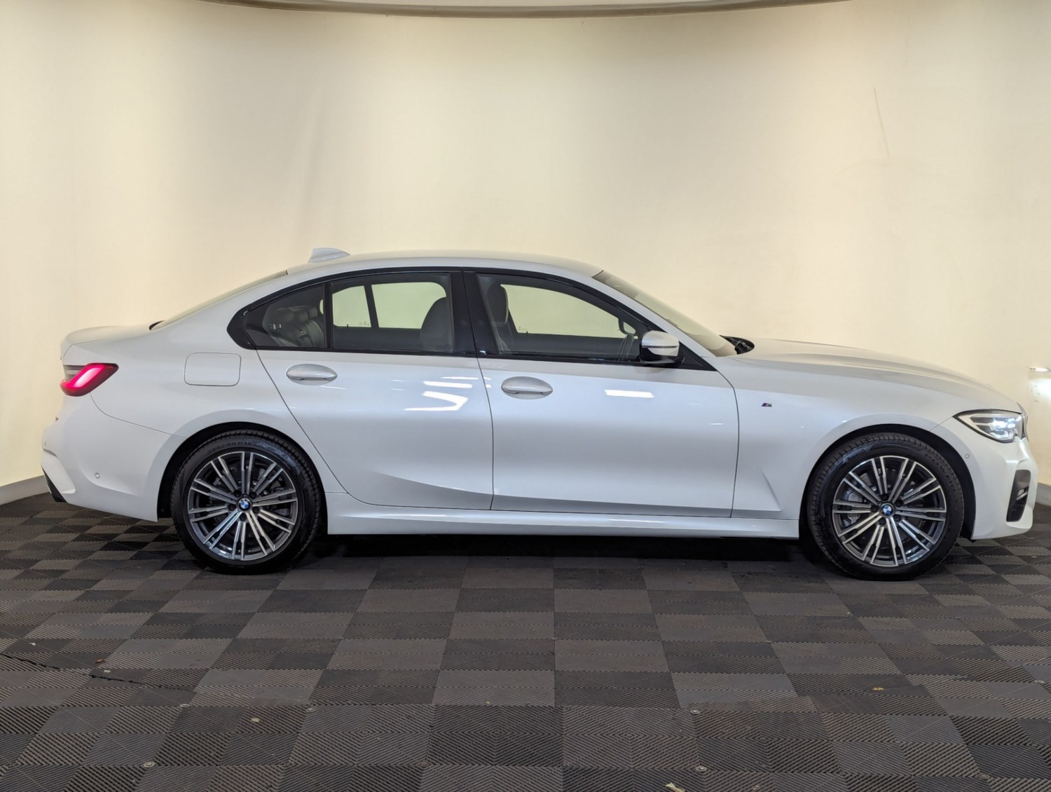 BMW 3 Series Listing Image