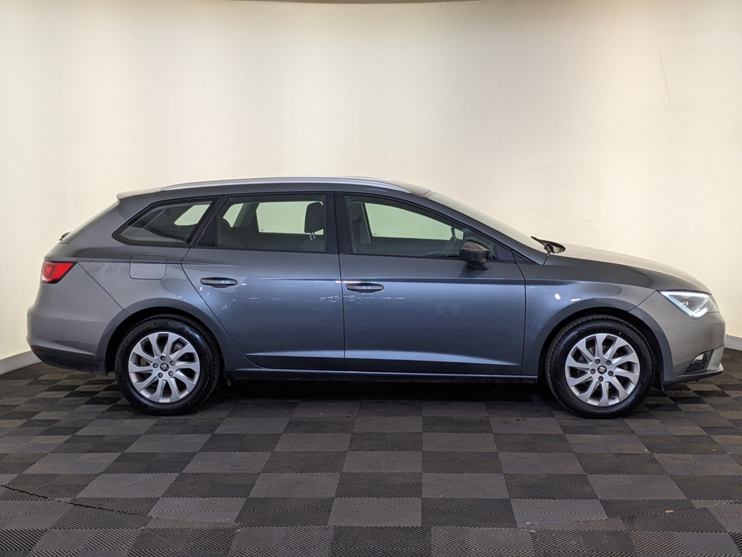 SEAT Leon Listing Image