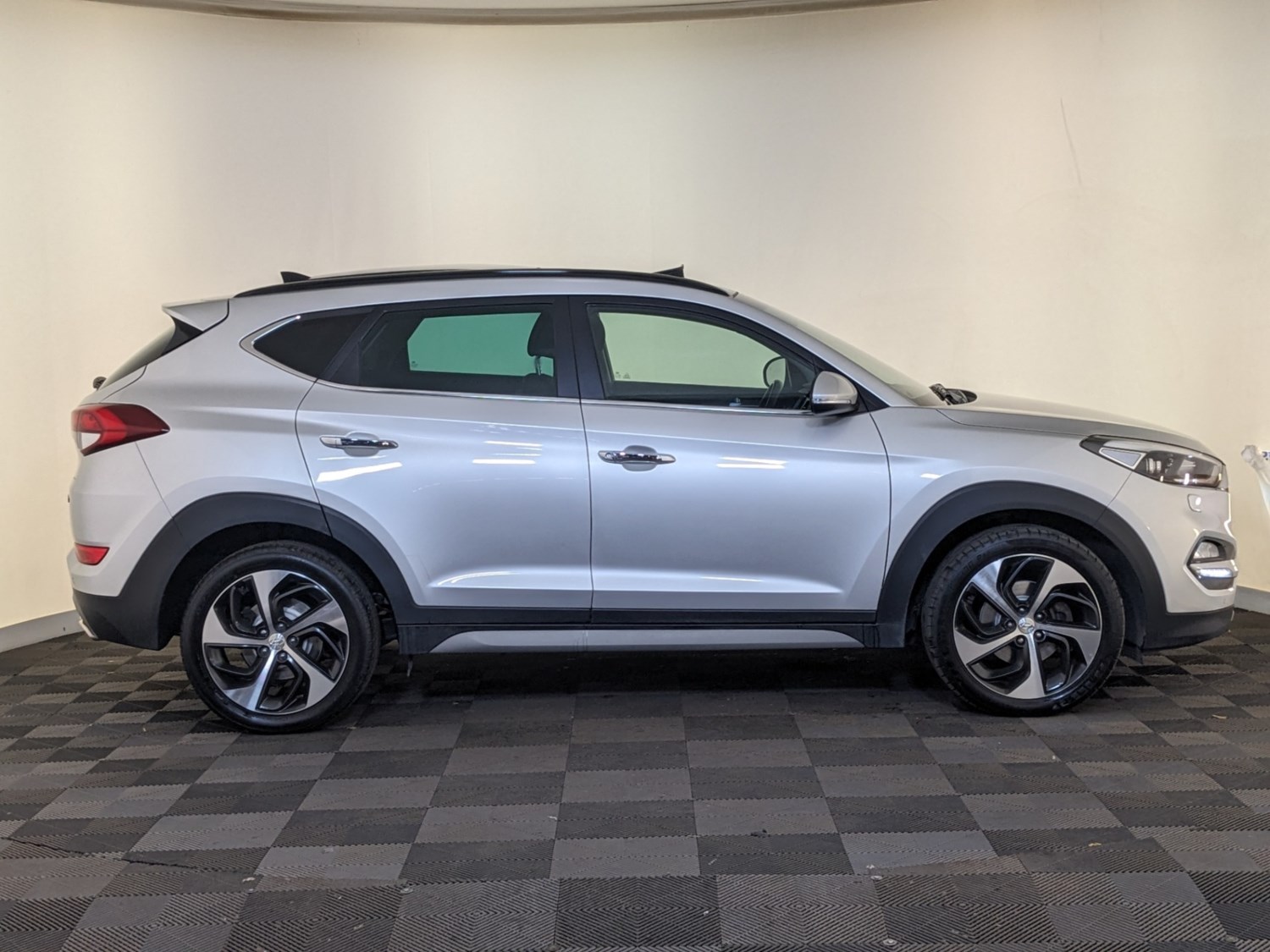 Hyundai TUCSON Listing Image