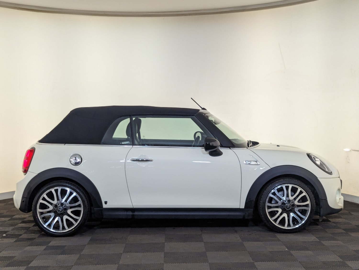 MINI Convertible Listing Image