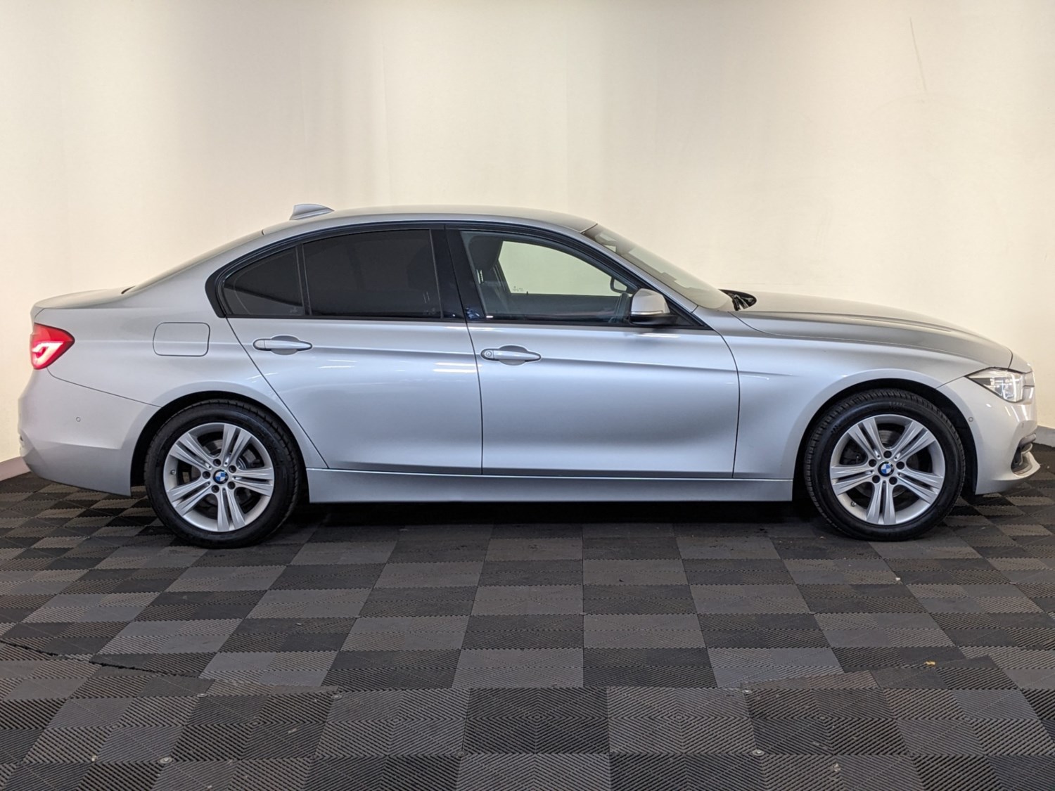 BMW 3 Series Listing Image