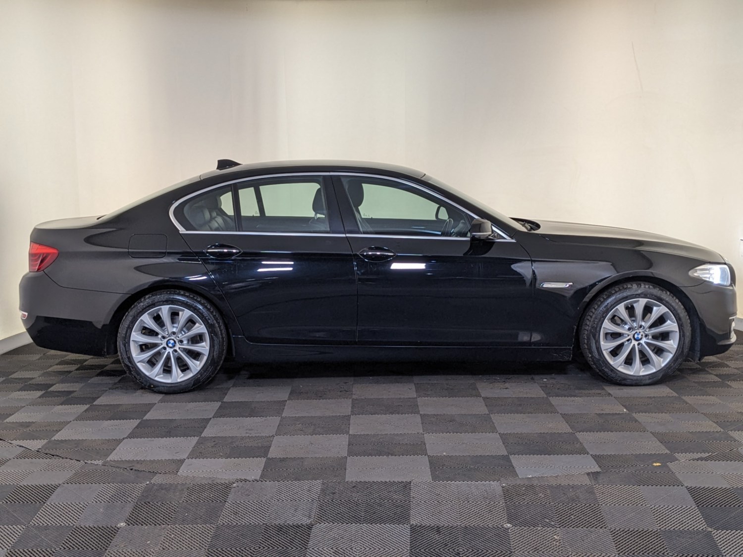 BMW 5 Series Listing Image