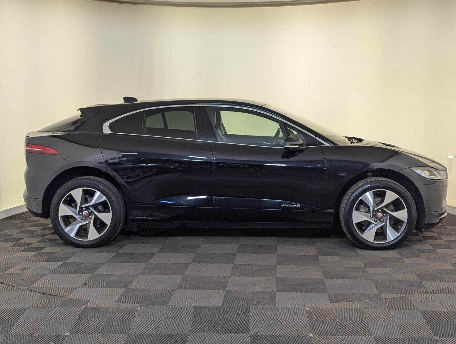 Jaguar I-PACE Listing Image