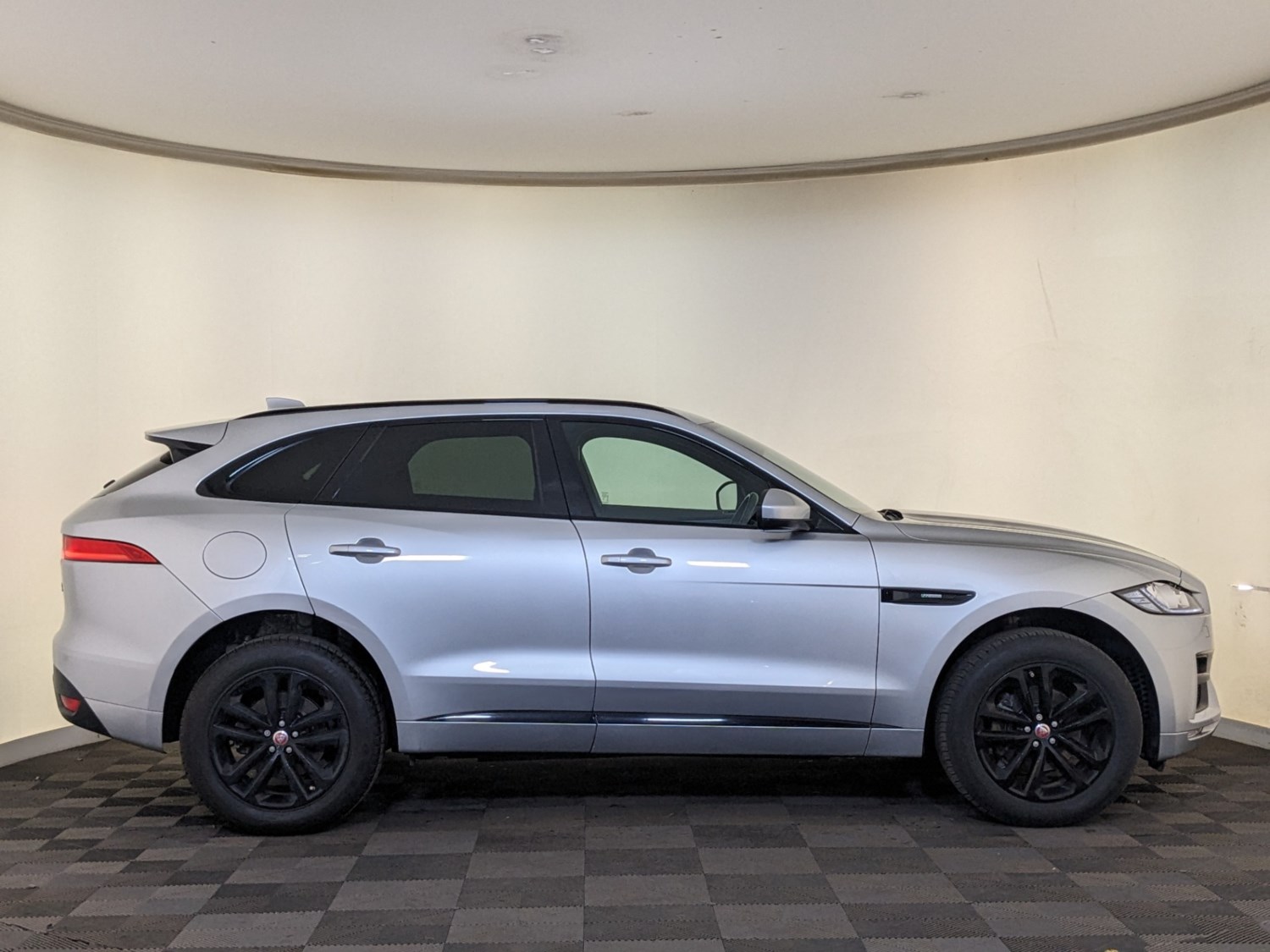 Jaguar F-PACE Listing Image