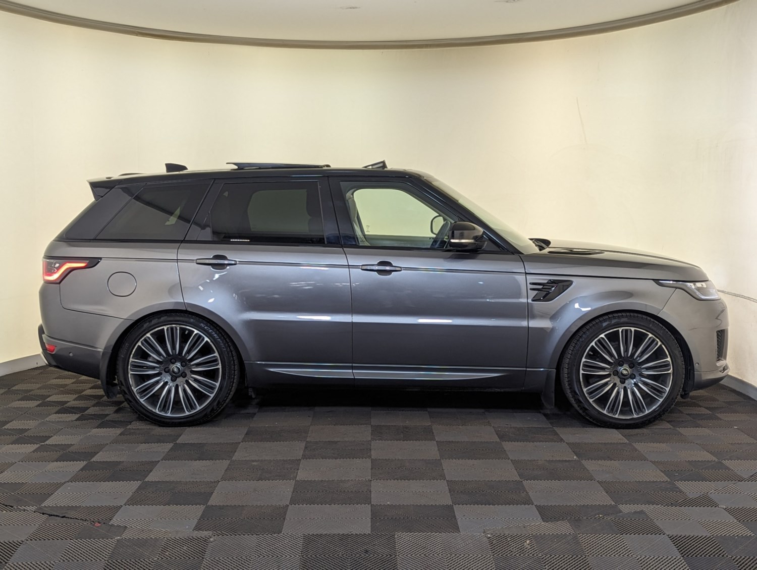 Land Rover Range Rover Sport Listing Image