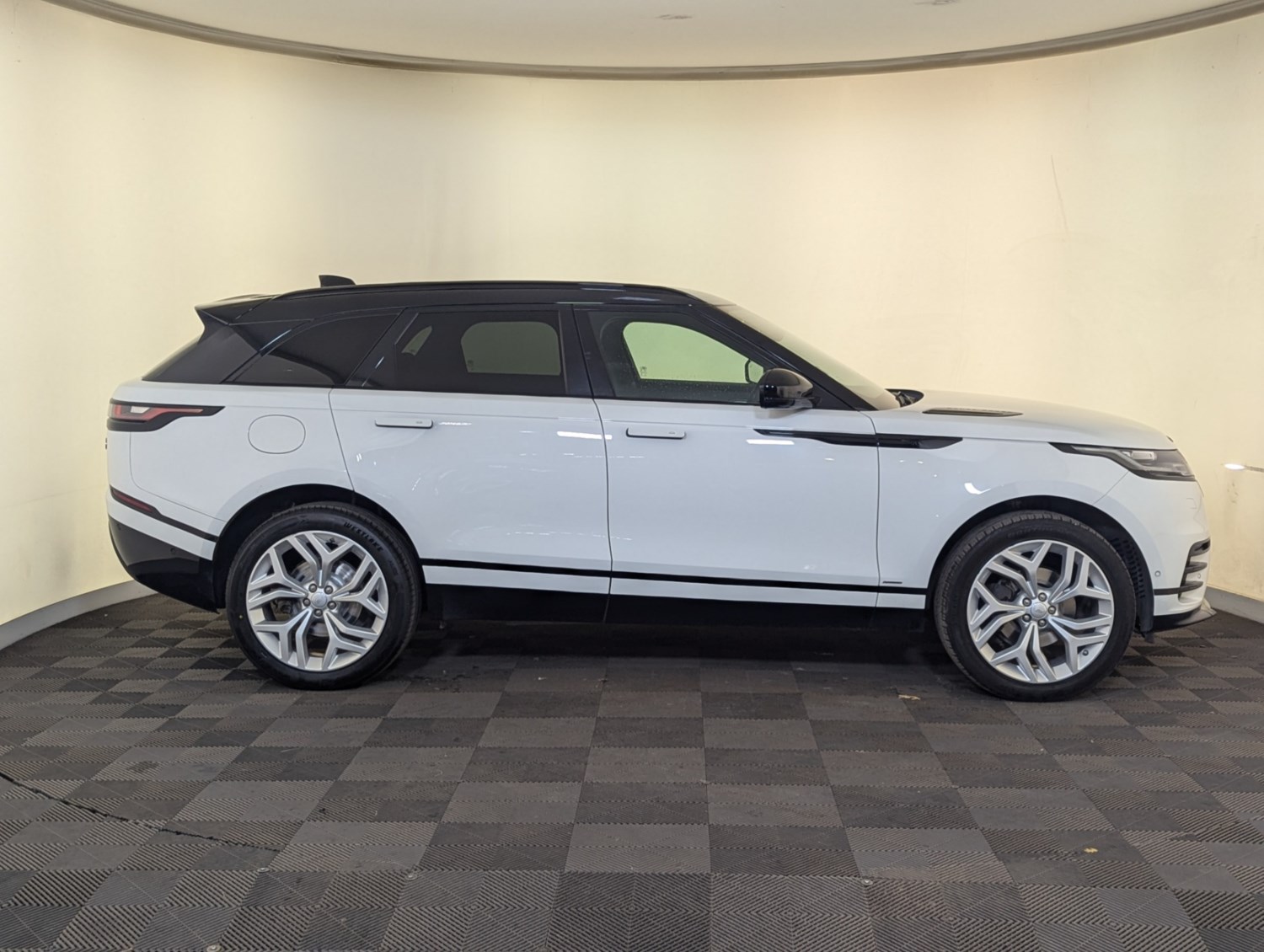 Land Rover Range Rover Velar Listing Image