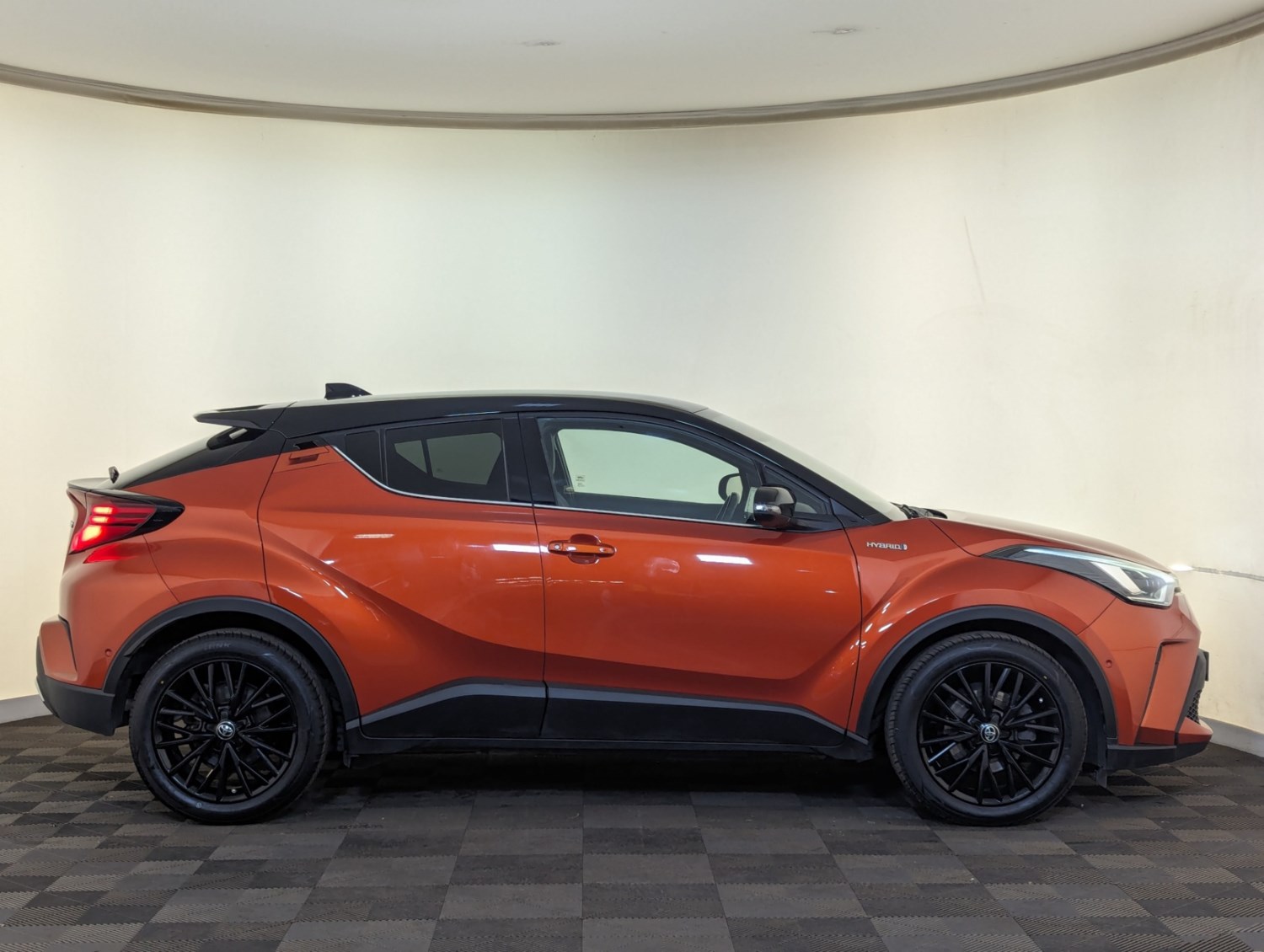 Toyota C-HR Listing Image