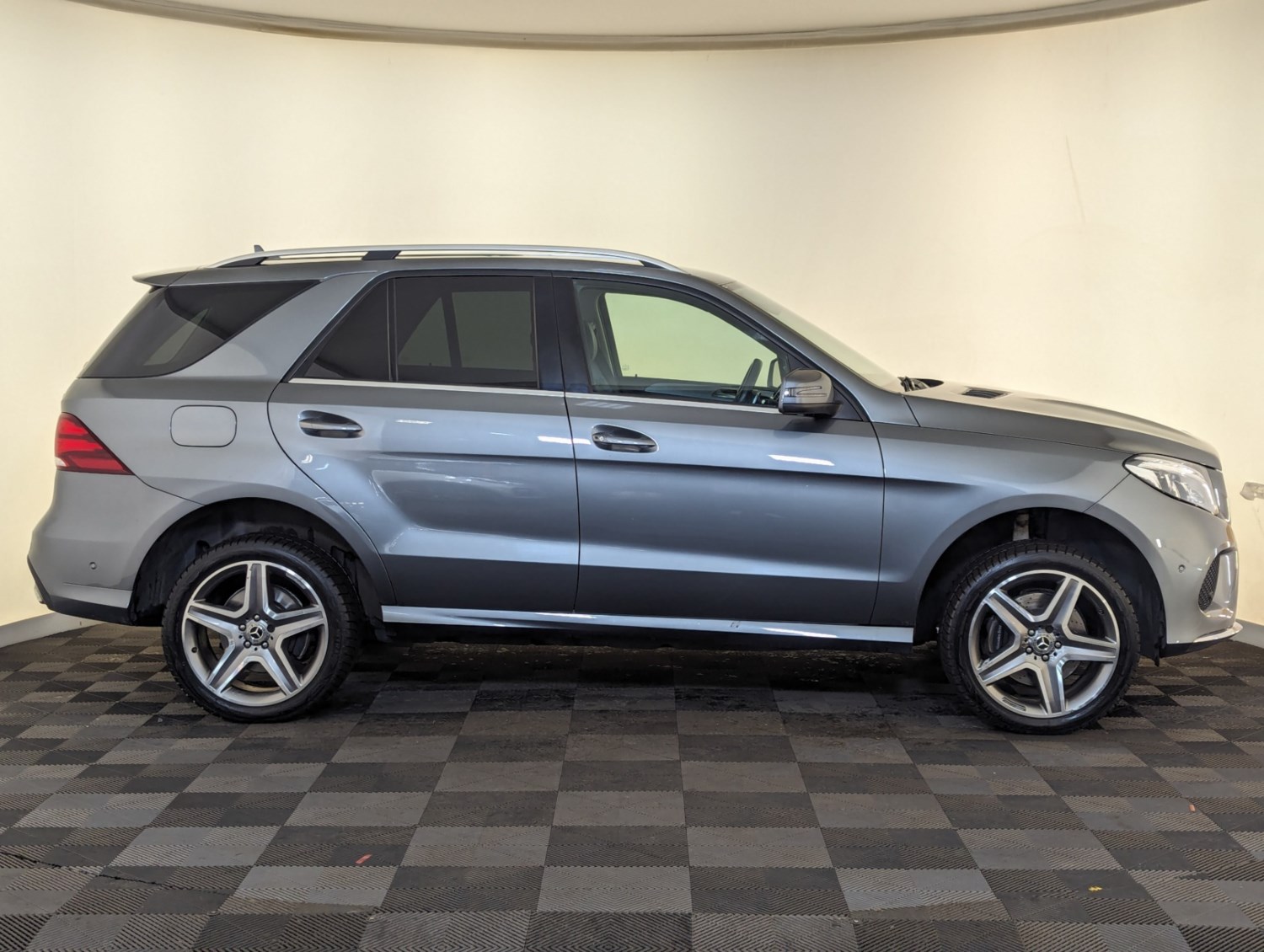 Mercedes-Benz GLE Listing Image