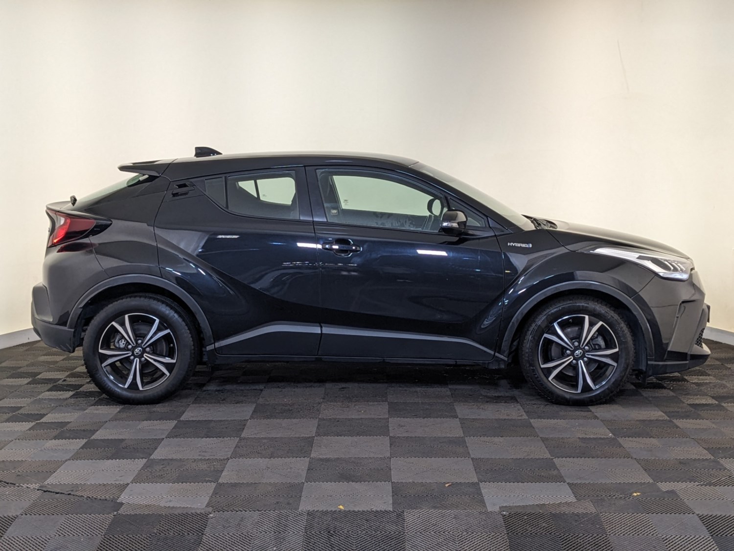 Toyota C-HR Listing Image