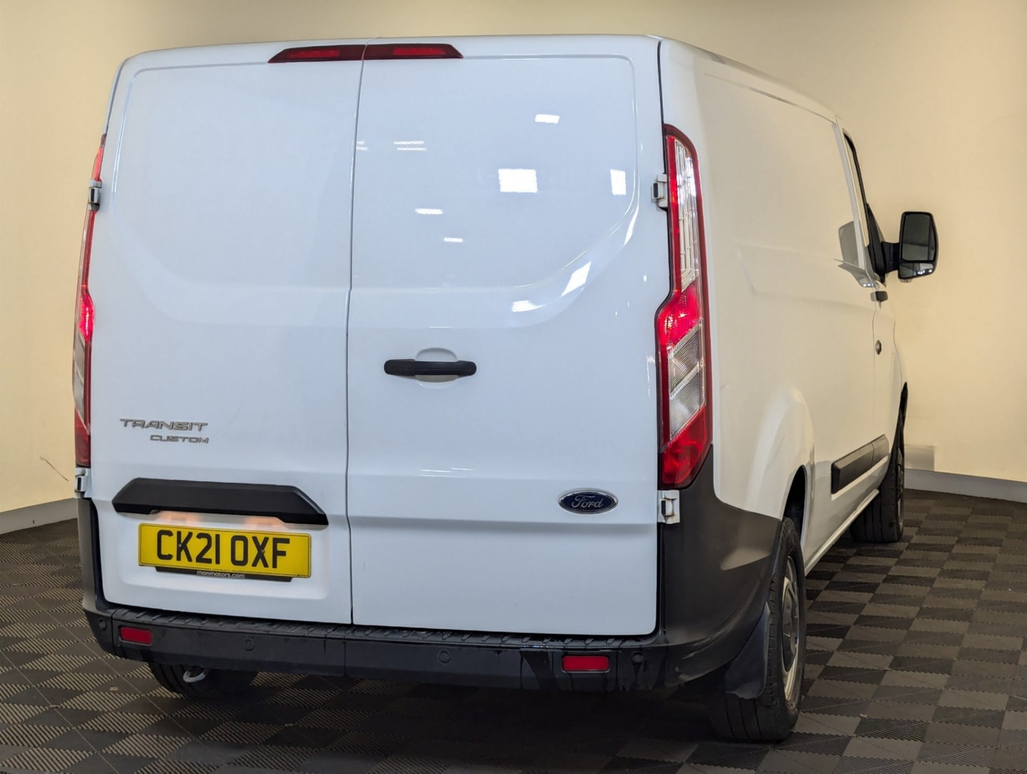 Ford Transit Custom Listing Image