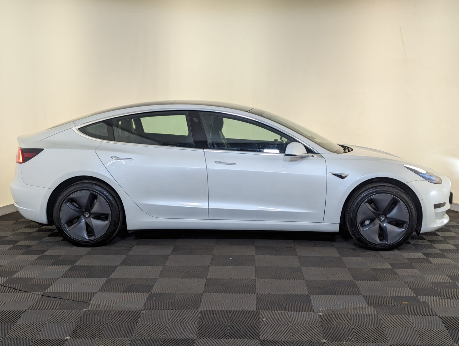 Tesla Model 3 Listing Image