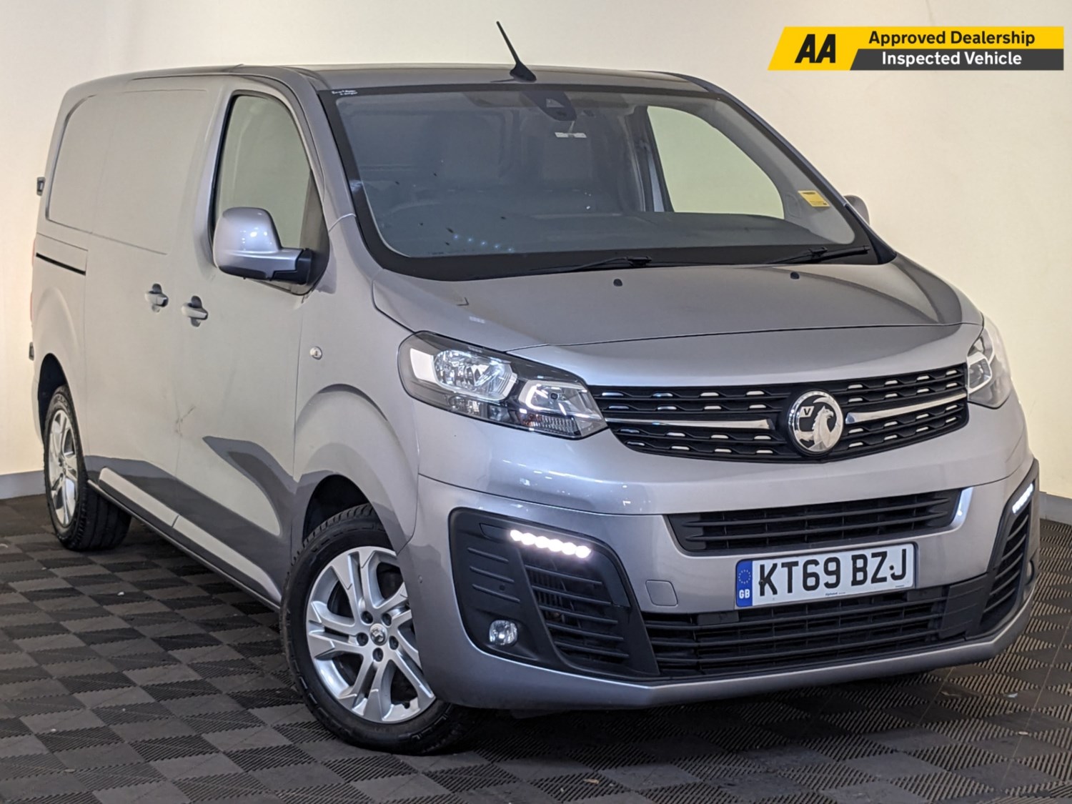 Vauxhall Vivaro Listing Image