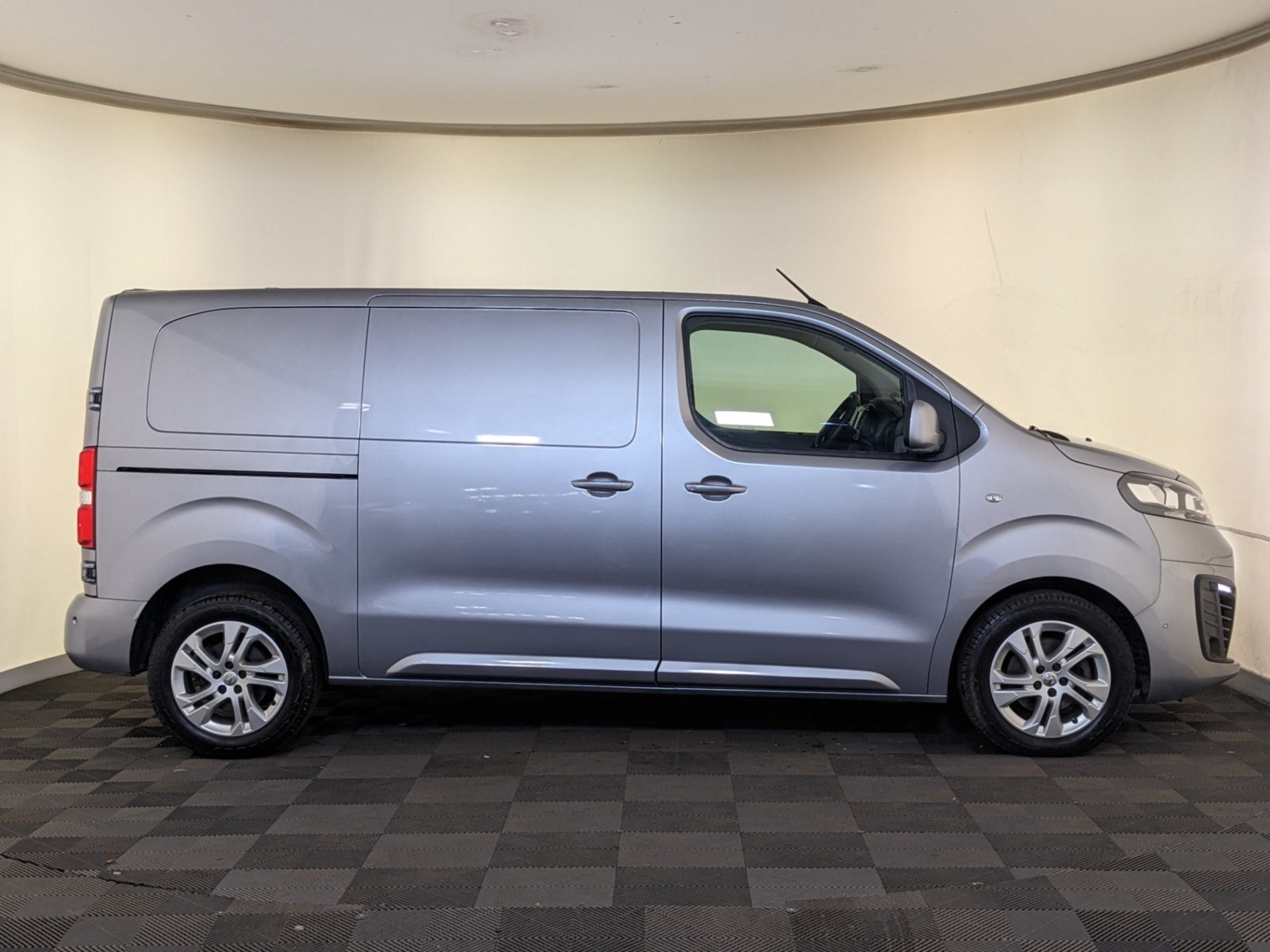 Vauxhall Vivaro Listing Image