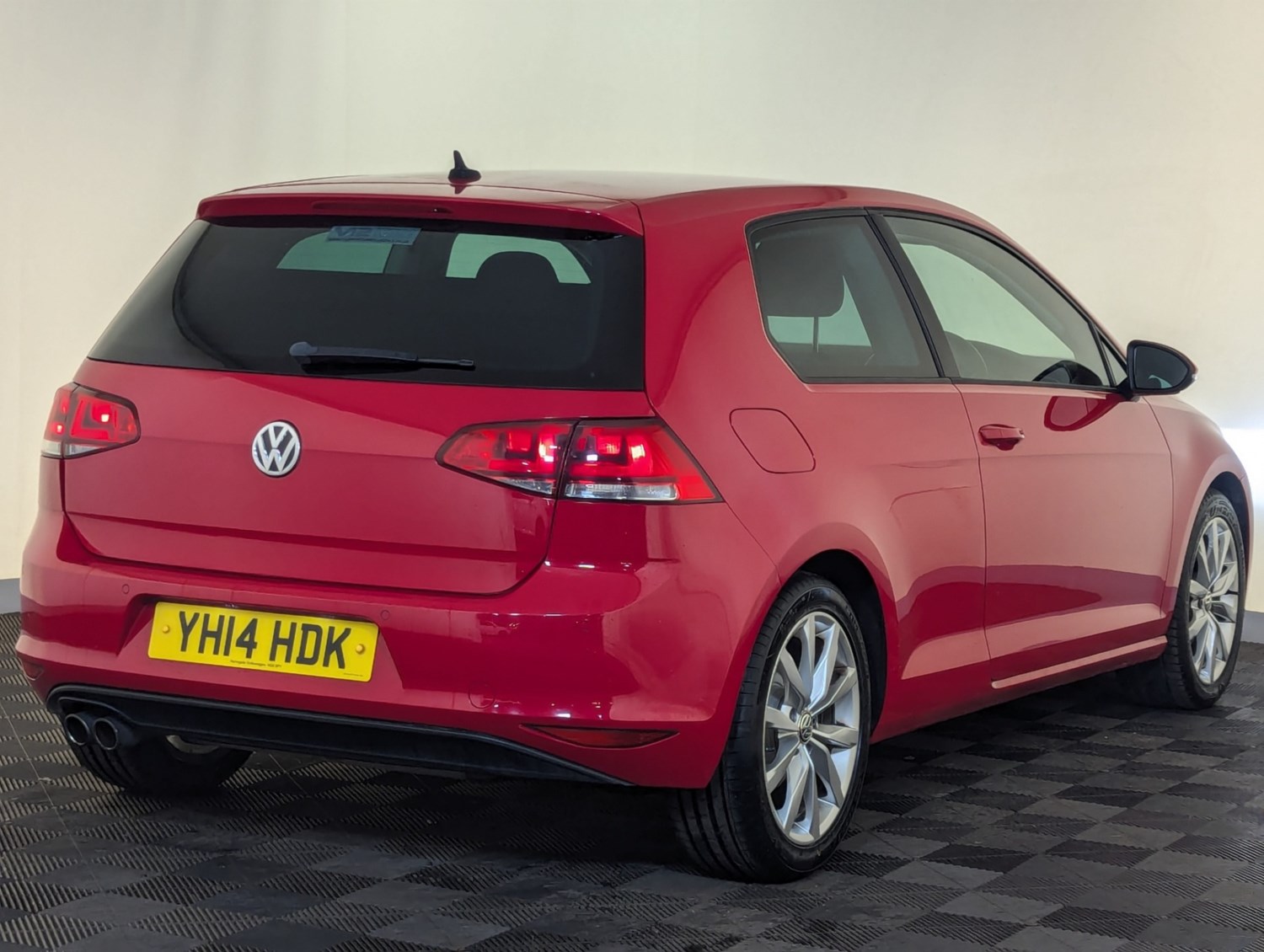 Volkswagen Golf Listing Image