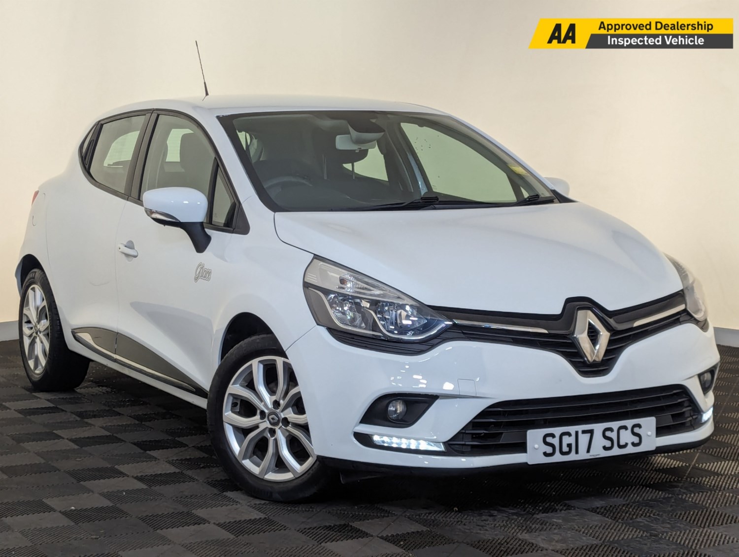 Renault Clio Listing Image