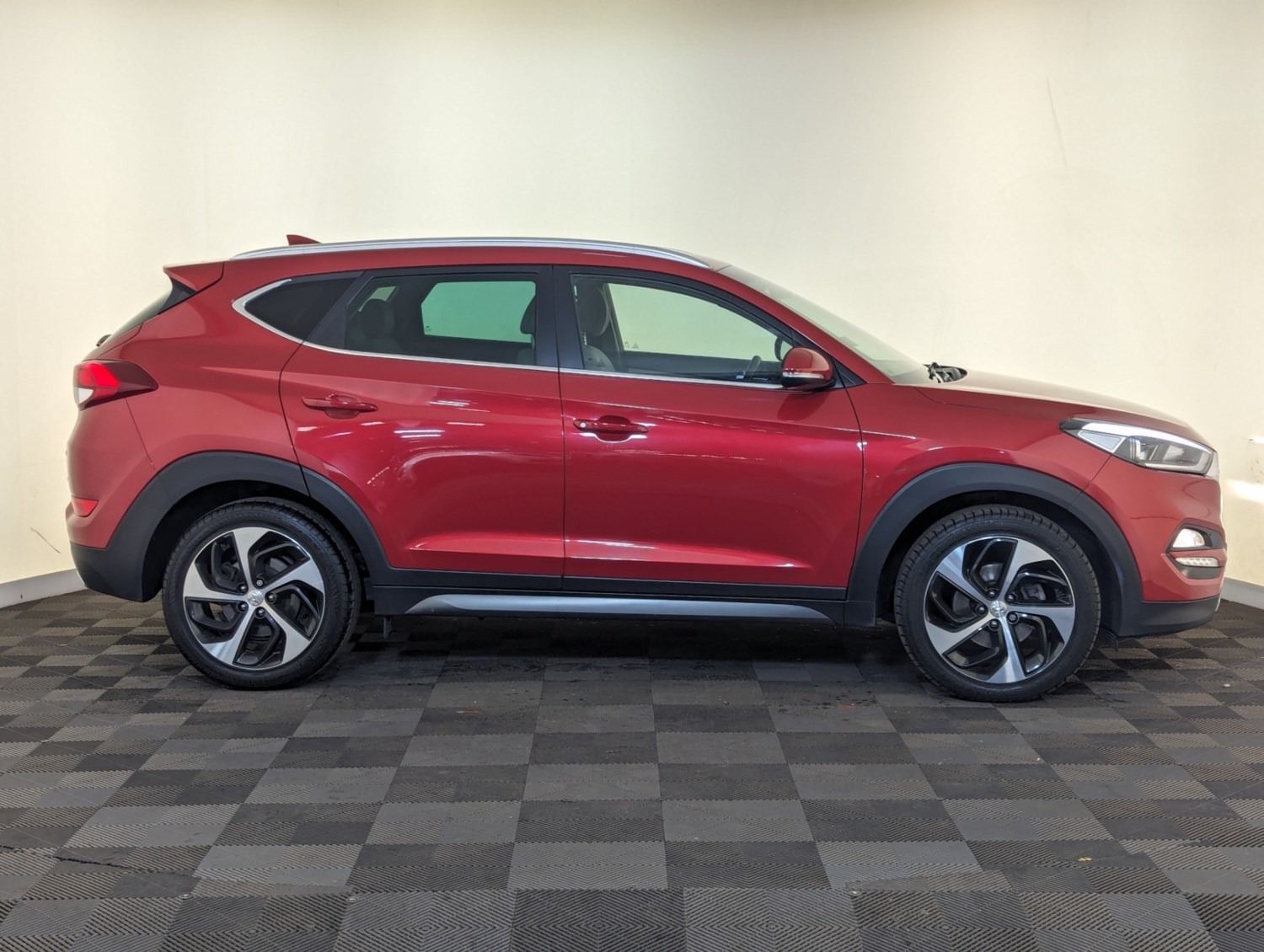 Hyundai TUCSON Listing Image