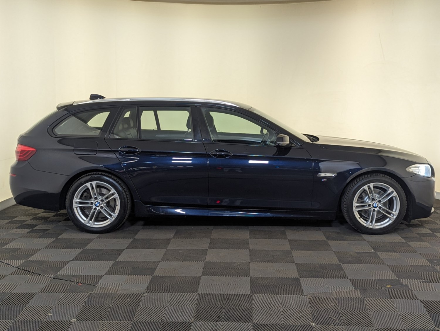 BMW 5 Series Listing Image