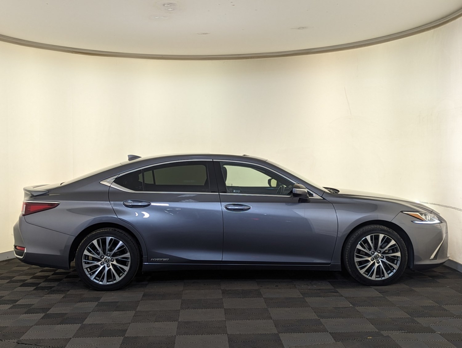 Lexus ES Listing Image