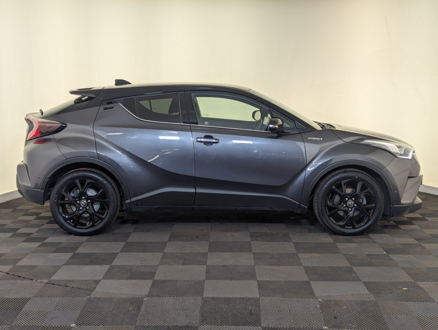 Toyota C-HR Listing Image