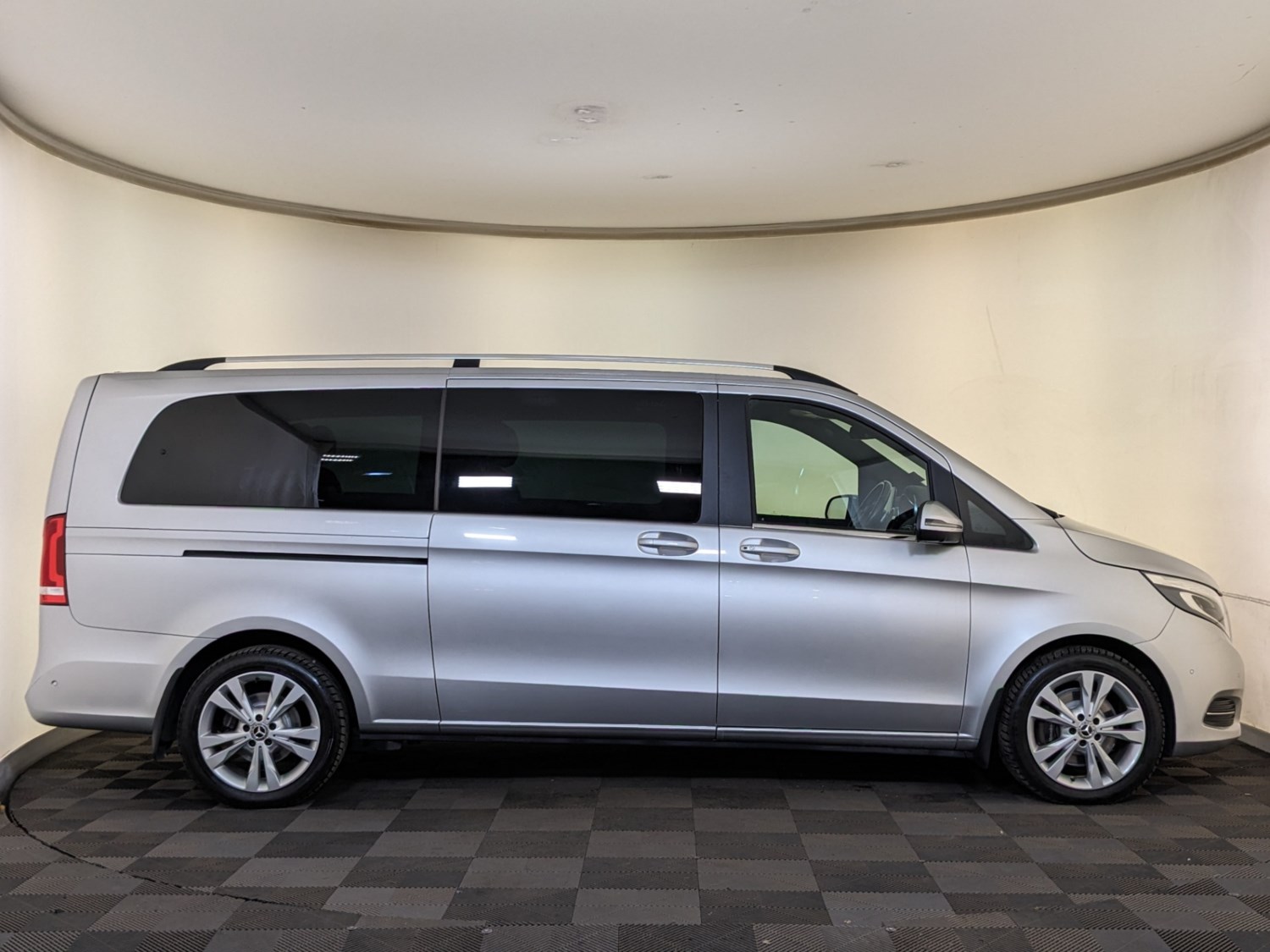 Mercedes-Benz V-Class Listing Image