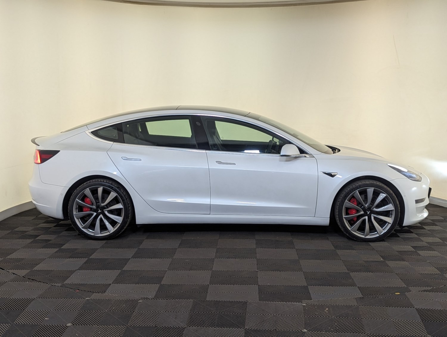 Tesla Model 3 Listing Image