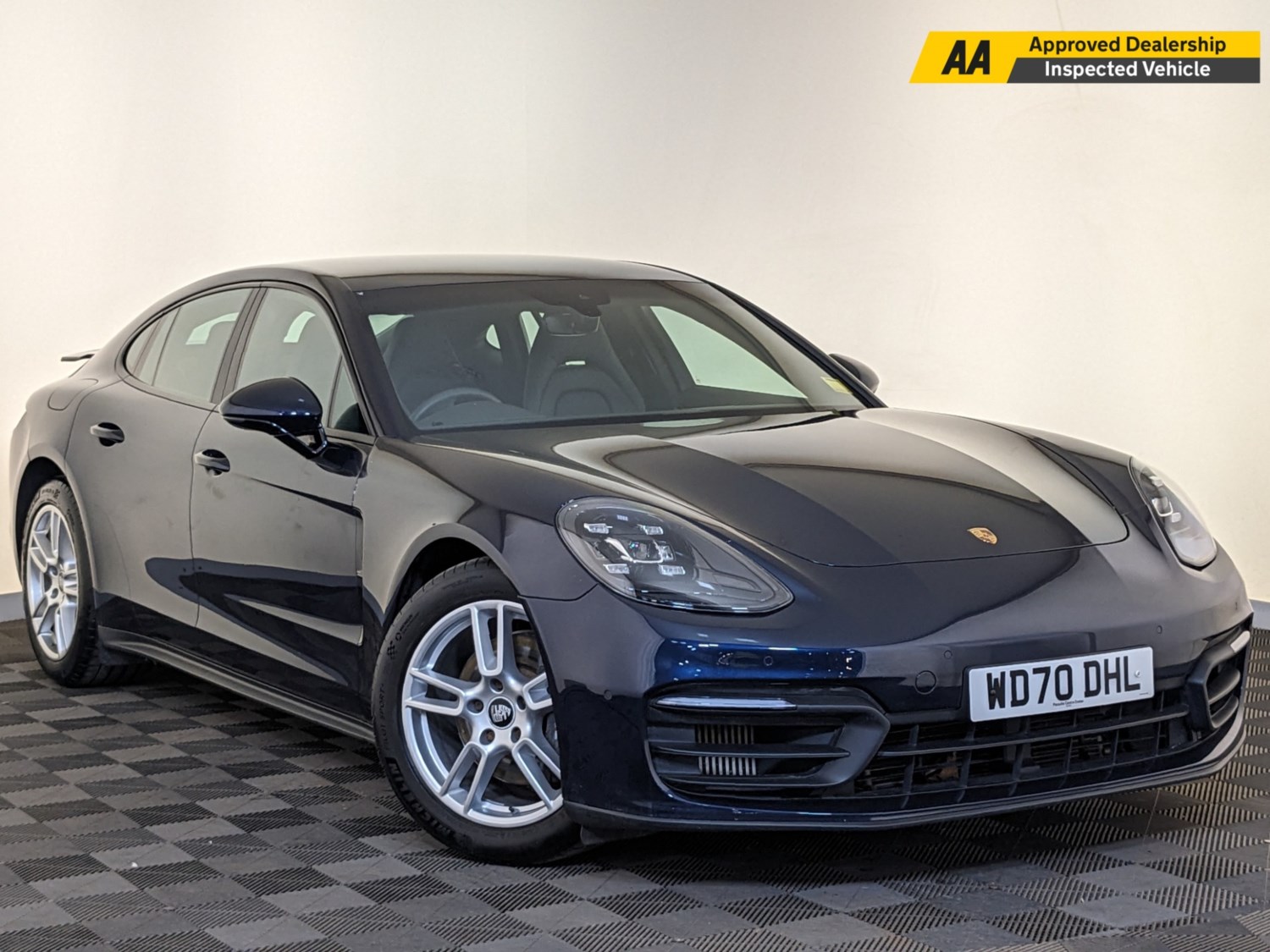 Porsche Panamera Listing Image