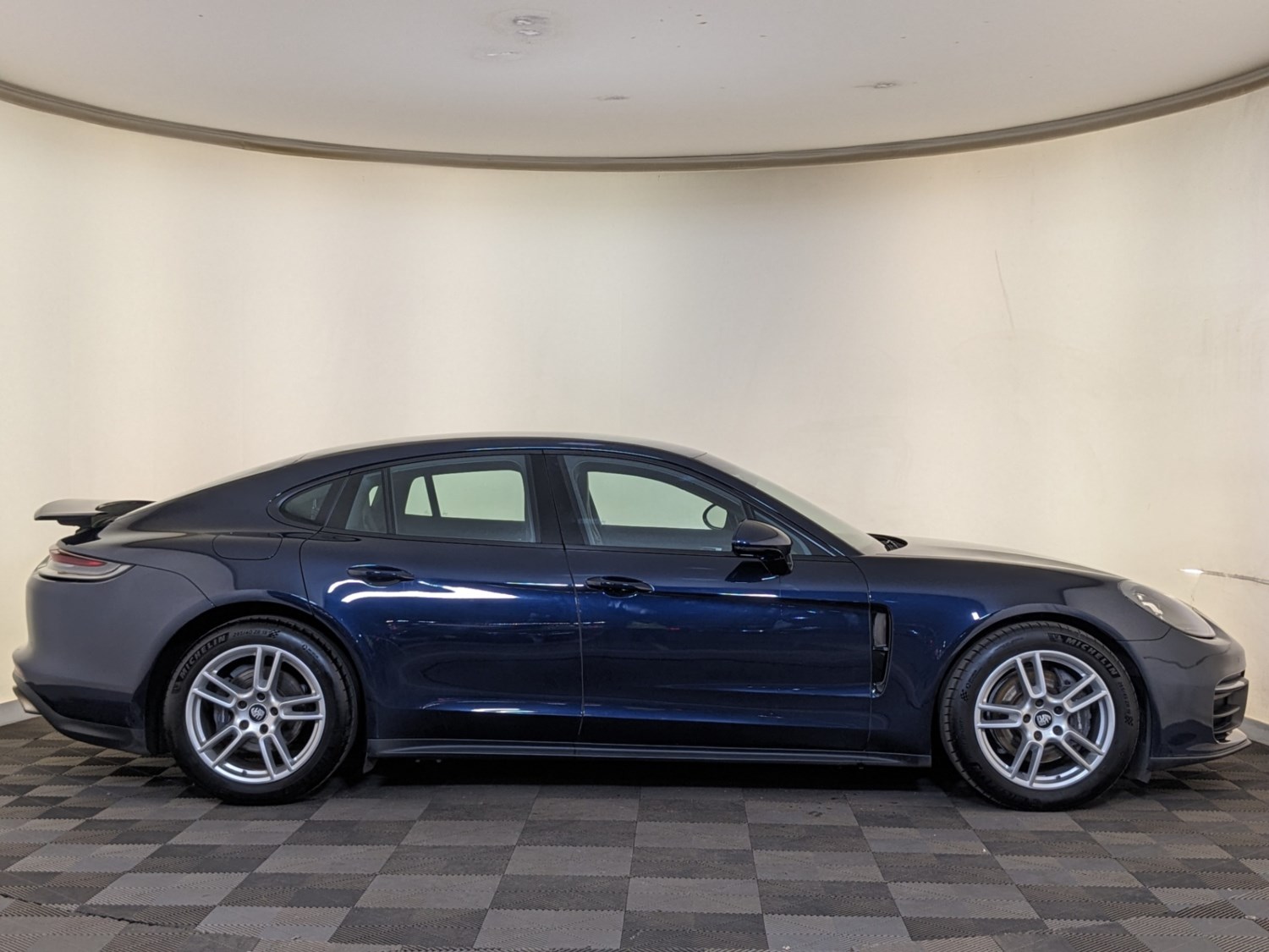 Porsche Panamera Listing Image