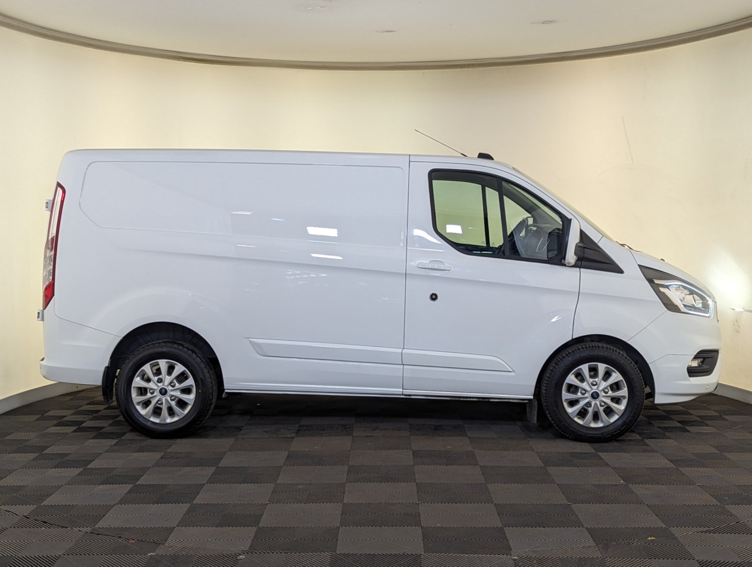 Ford Transit Custom Listing Image