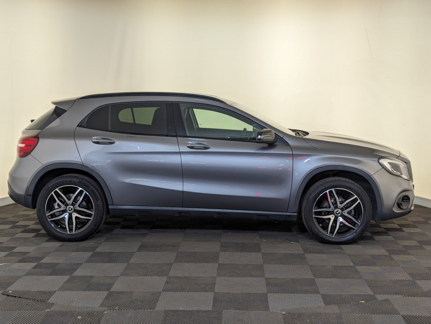 Mercedes-Benz GLA Listing Image