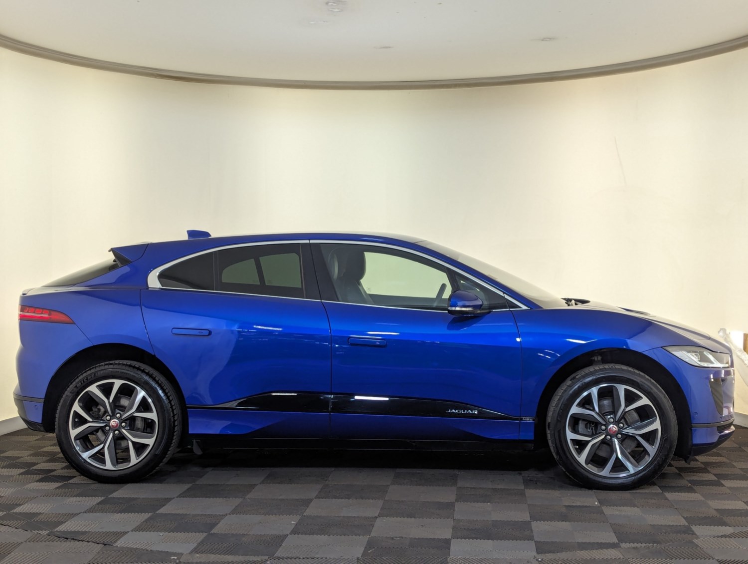 Jaguar I-PACE Listing Image