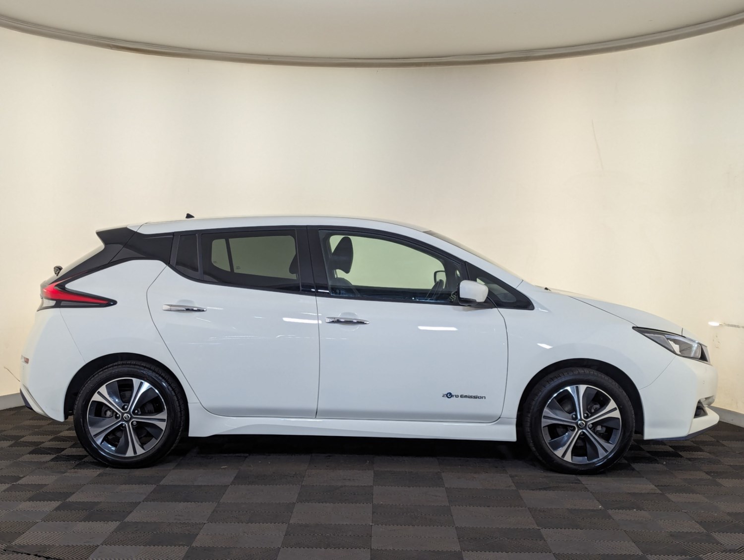 Nissan Leaf Listing Image