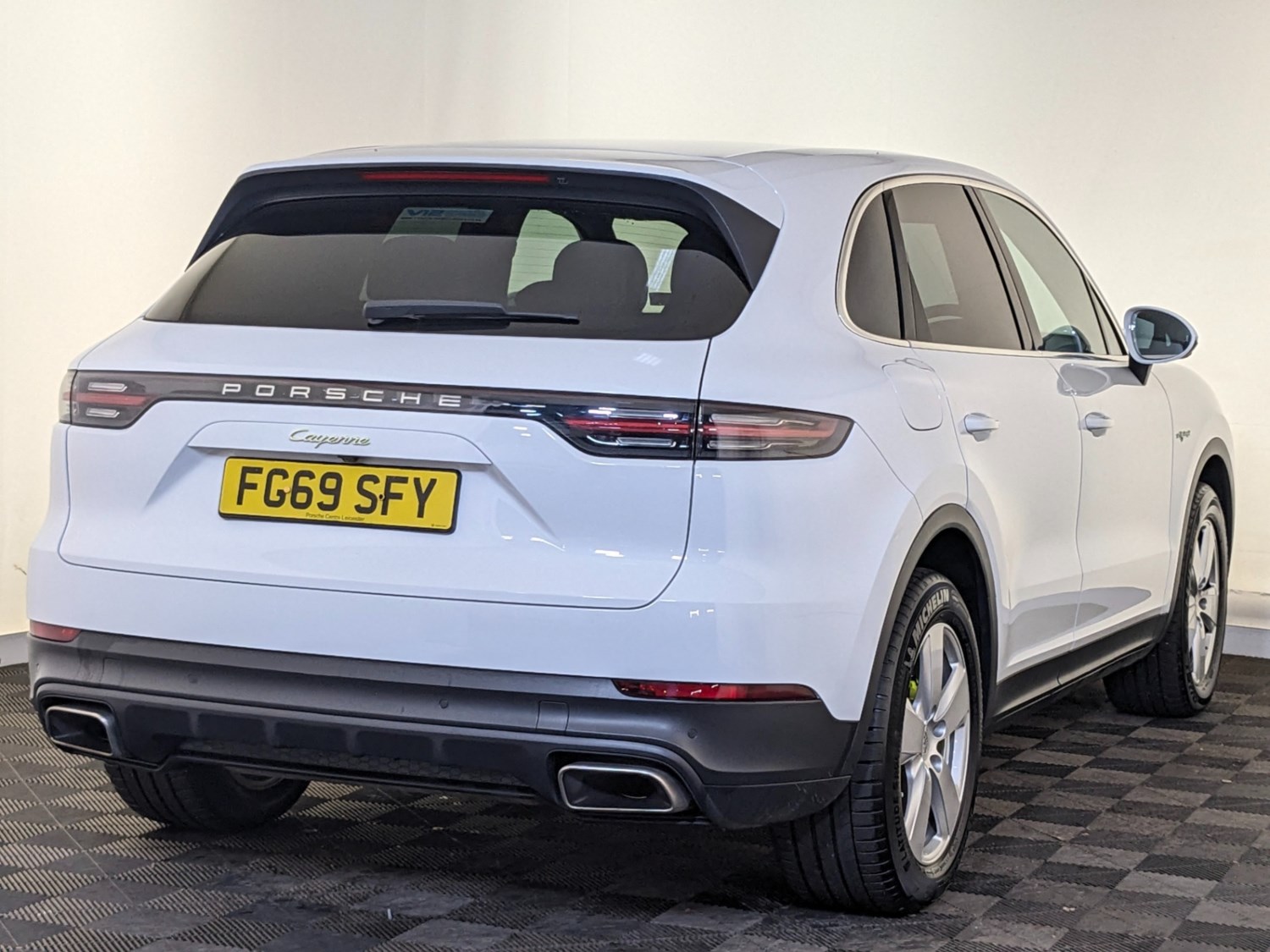 Porsche Cayenne Listing Image