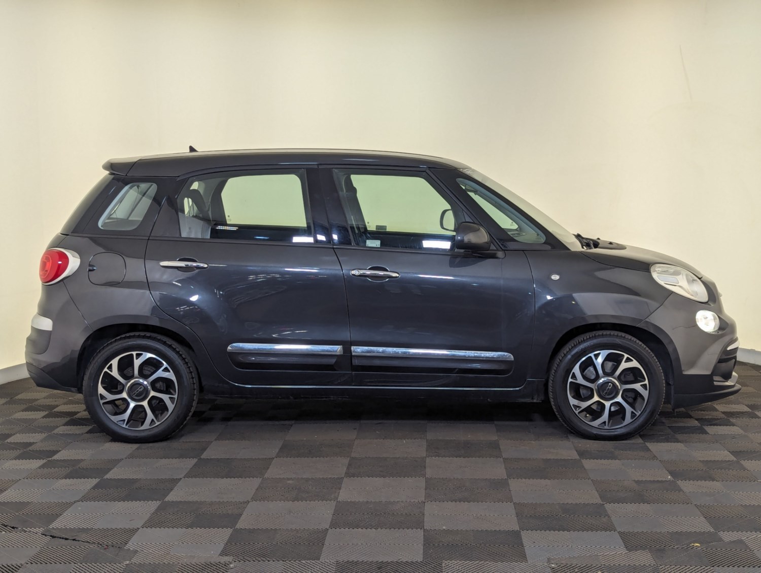 Fiat 500L Listing Image