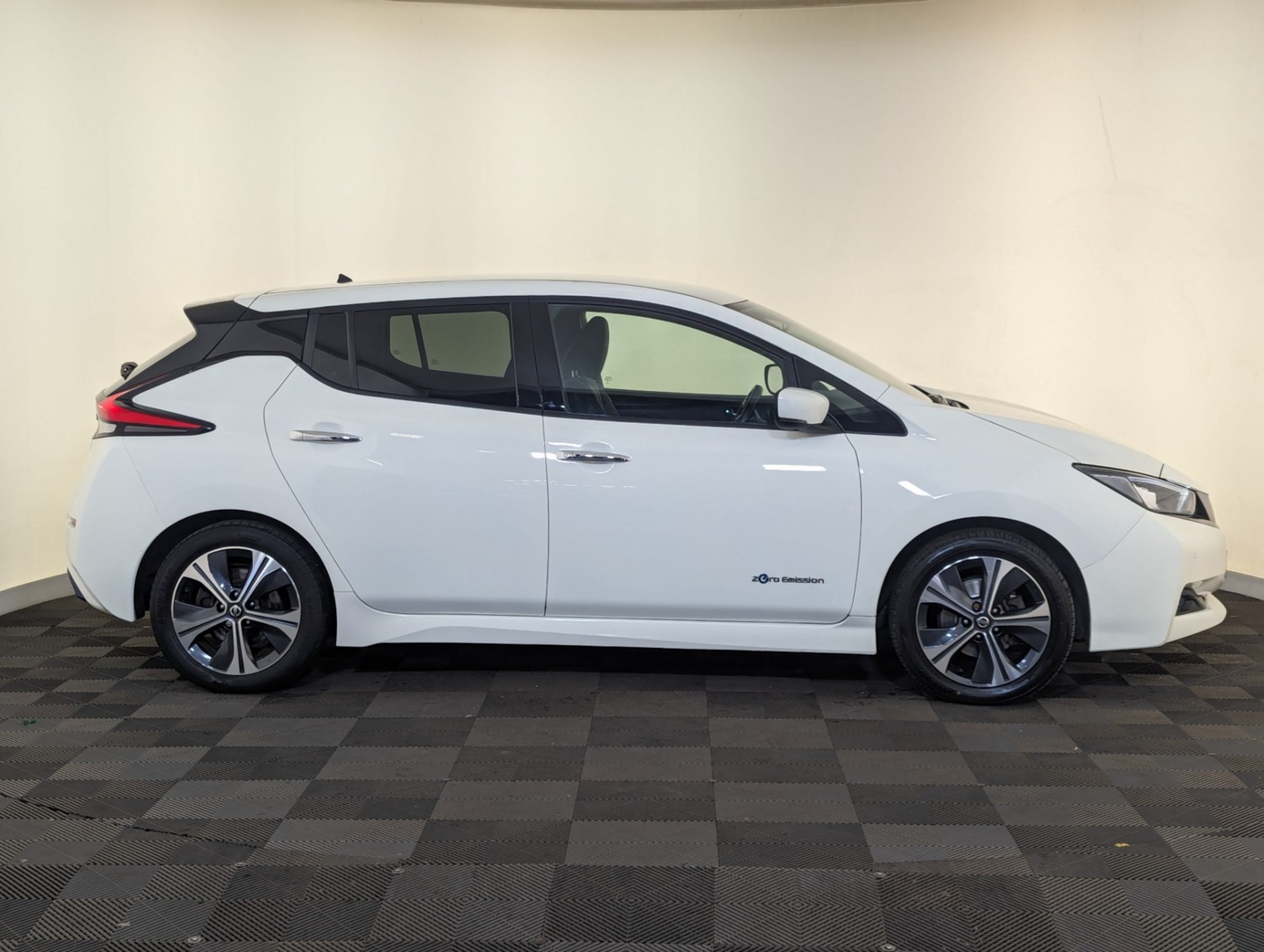 Nissan Leaf Listing Image