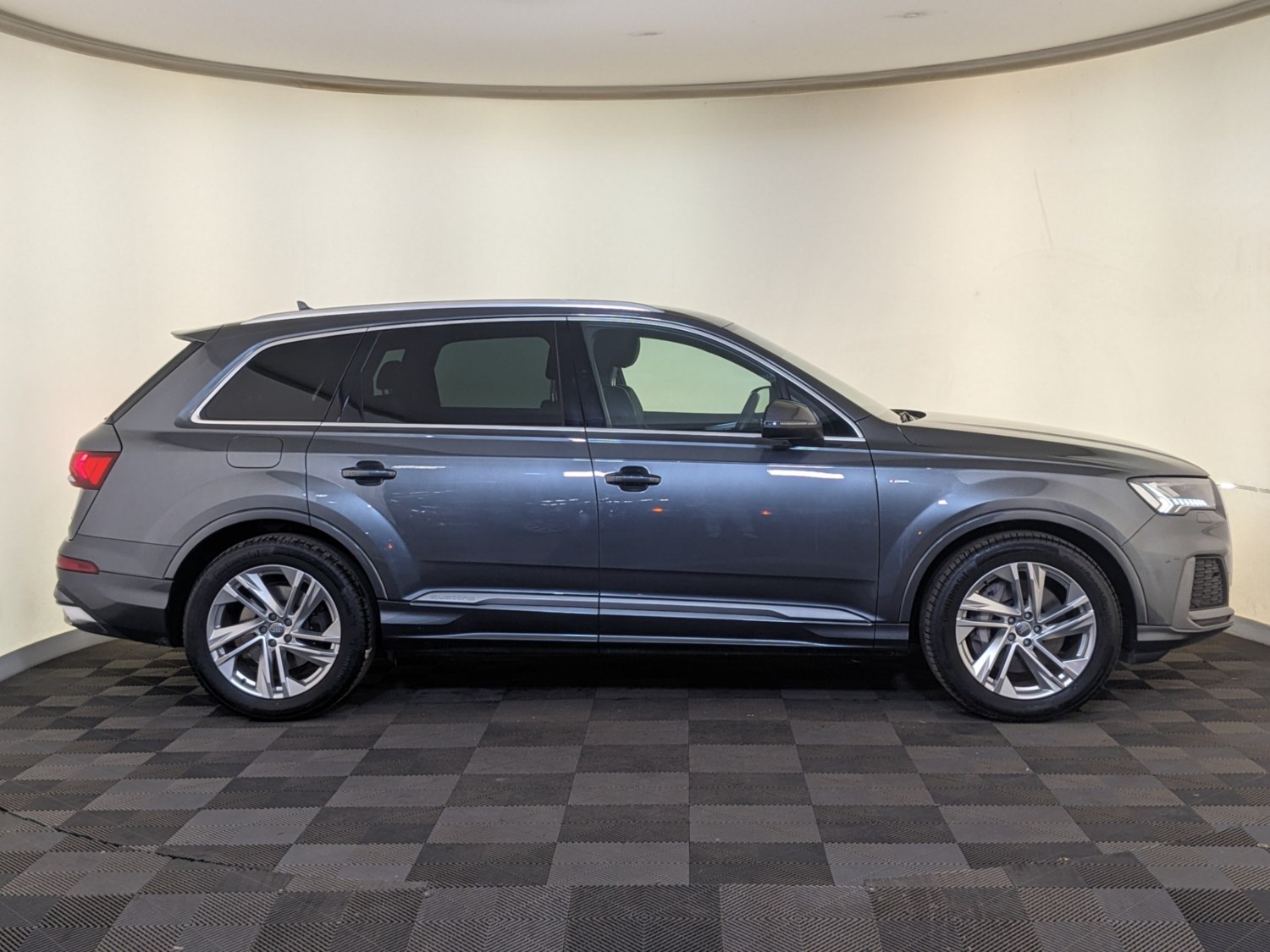 Audi Q7 Listing Image