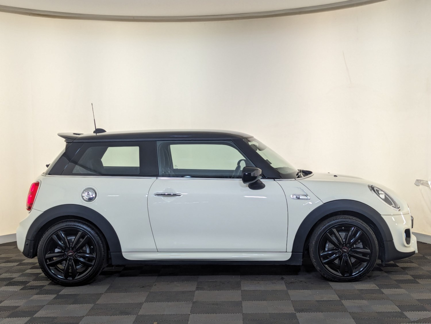 MINI Hatch Listing Image