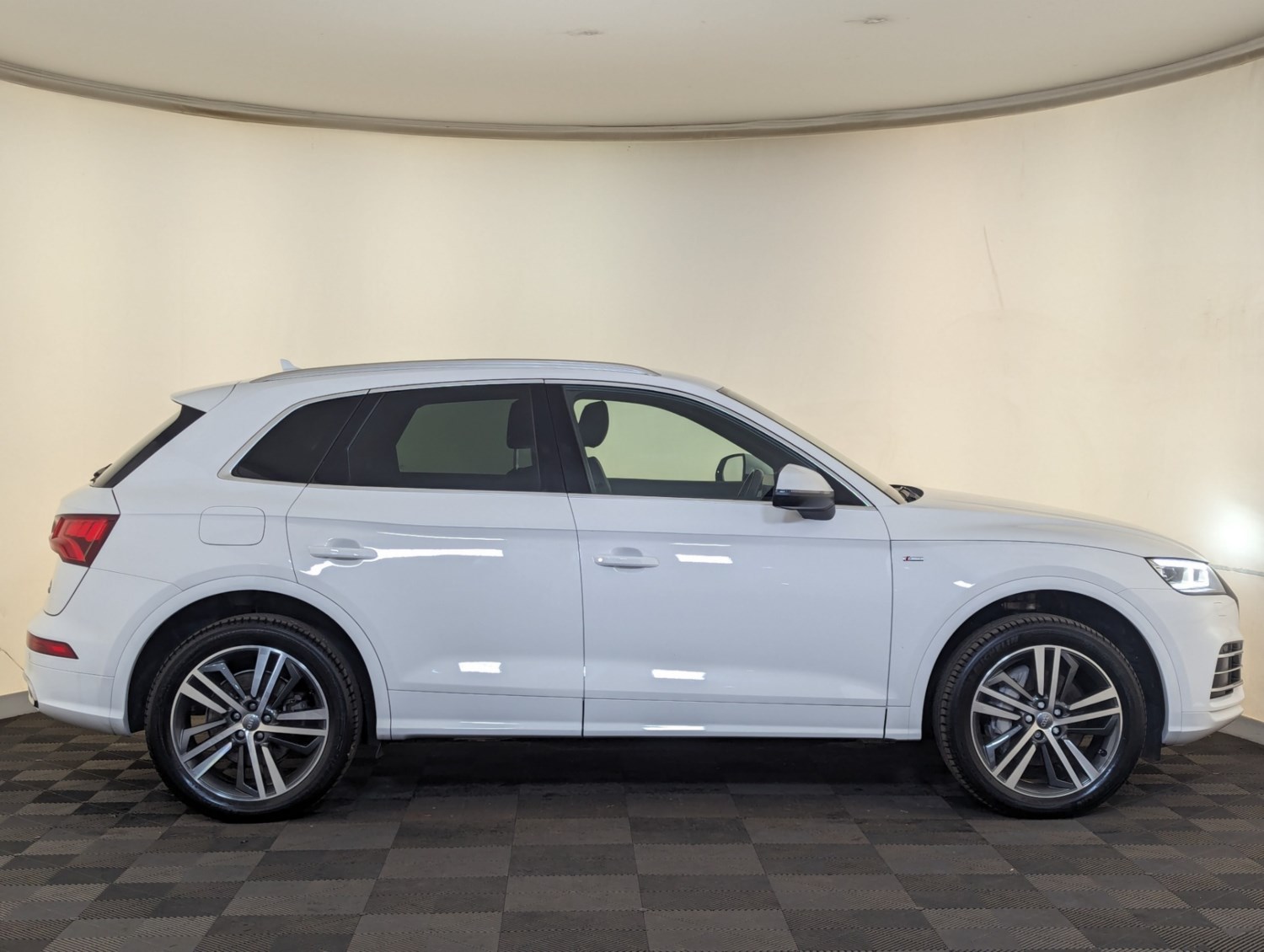 Audi Q5 Listing Image