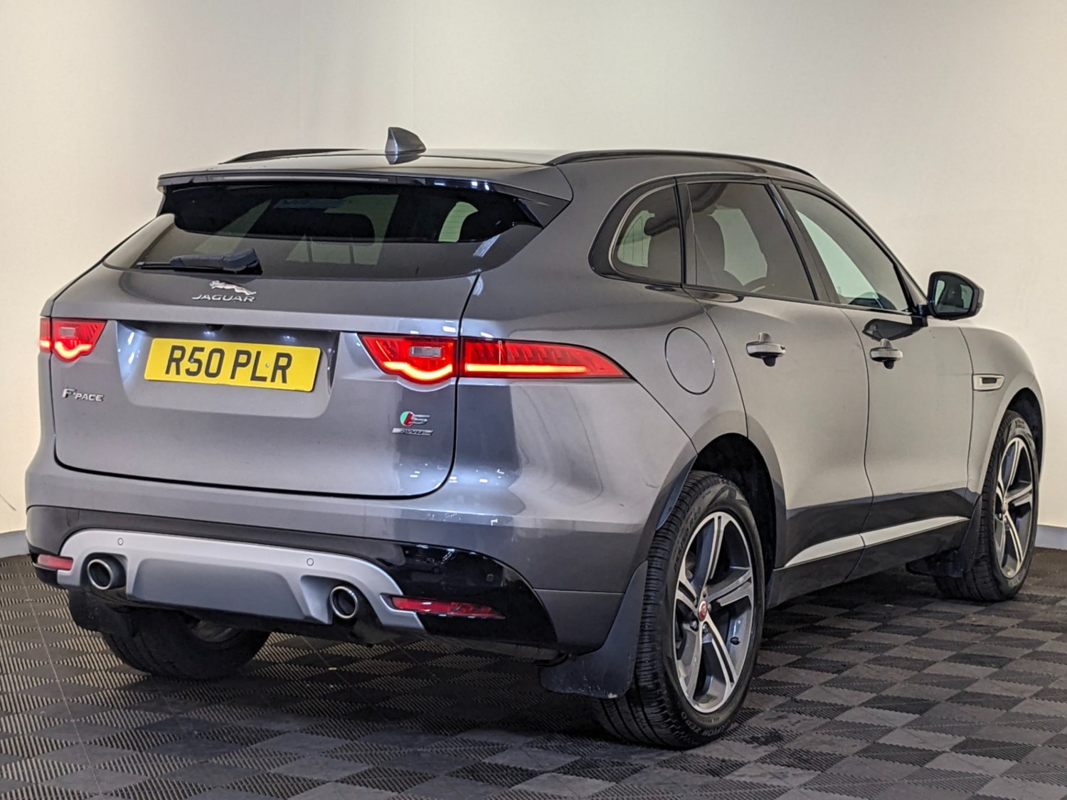 Jaguar F-PACE Listing Image