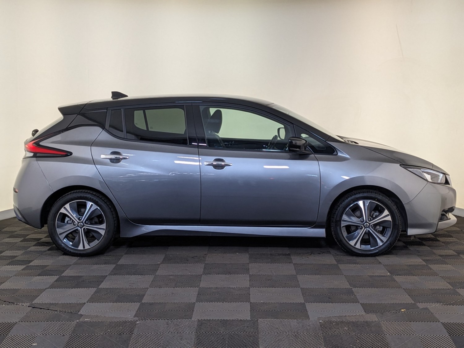 Nissan Leaf Listing Image