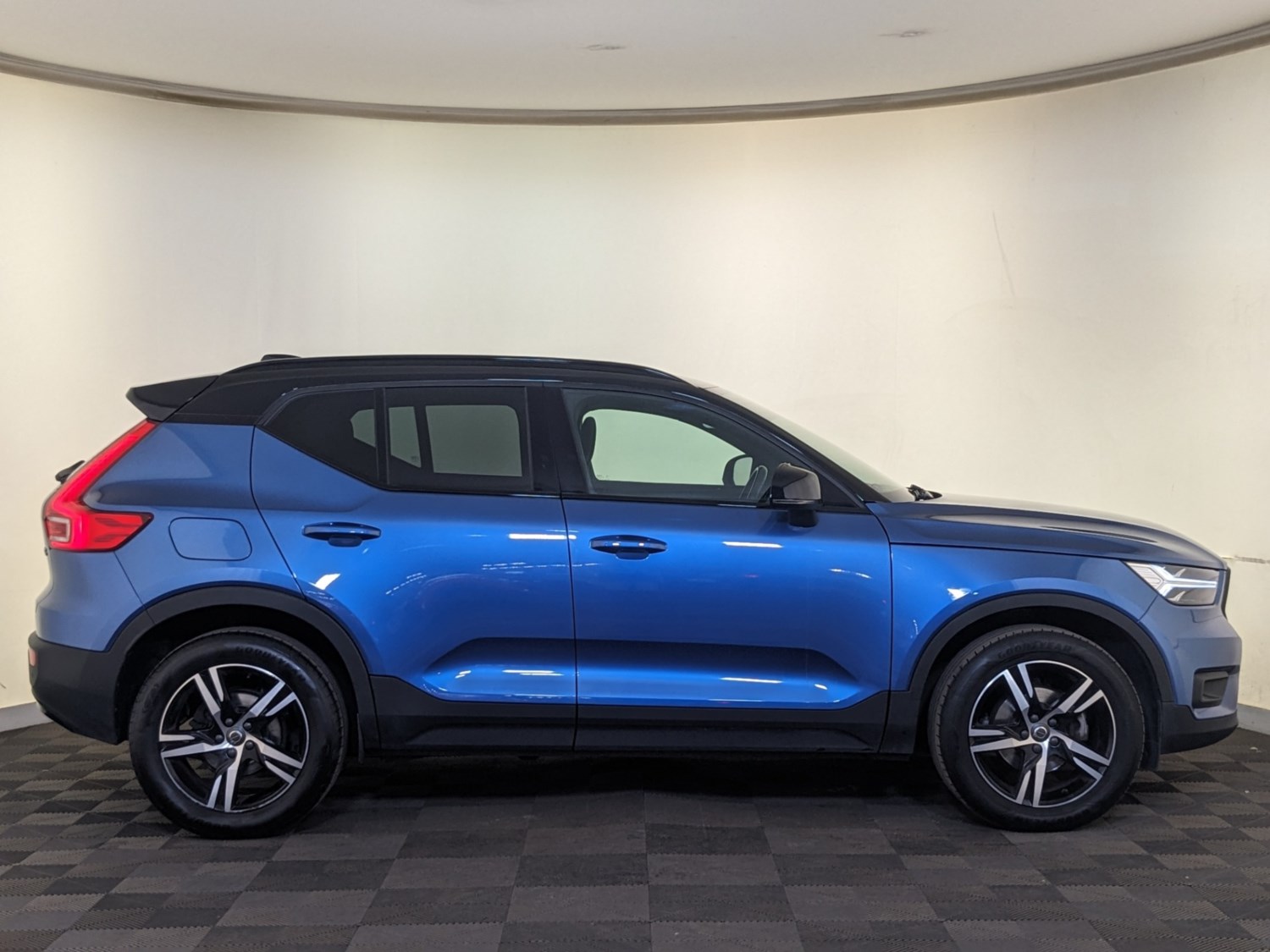 Volvo XC40 Listing Image