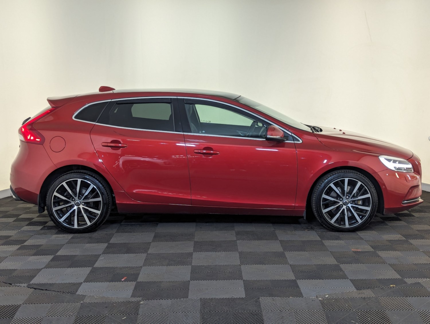 Volvo V40 Listing Image