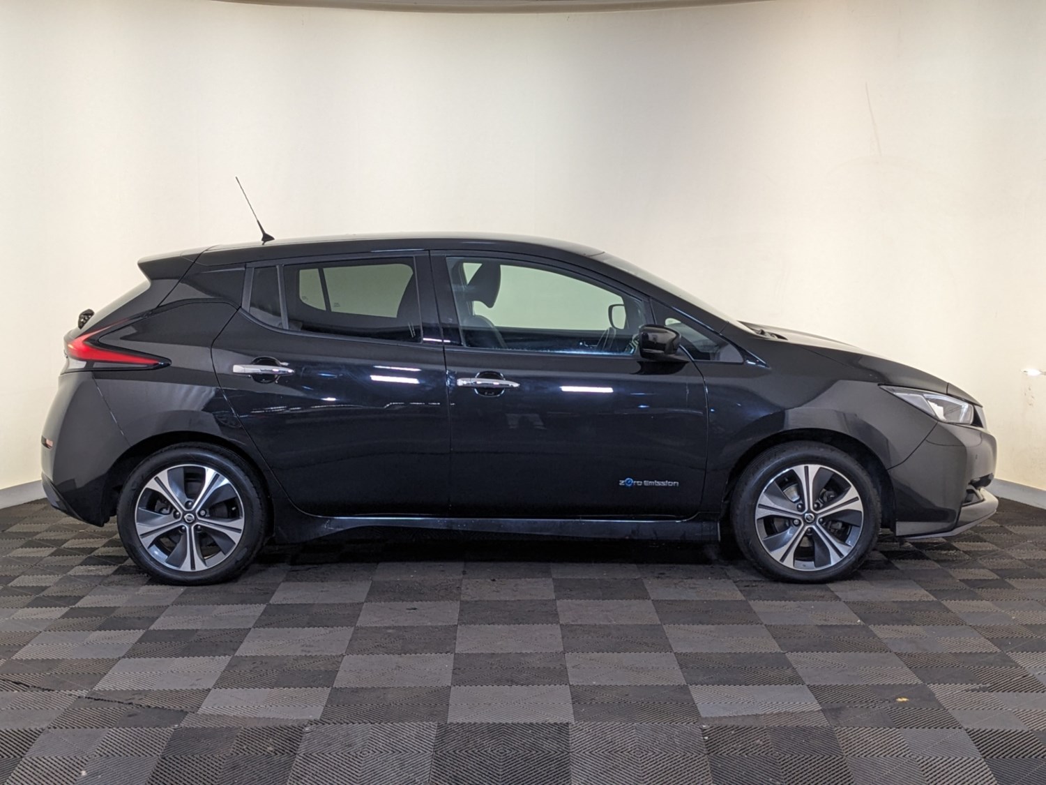 Nissan Leaf Listing Image