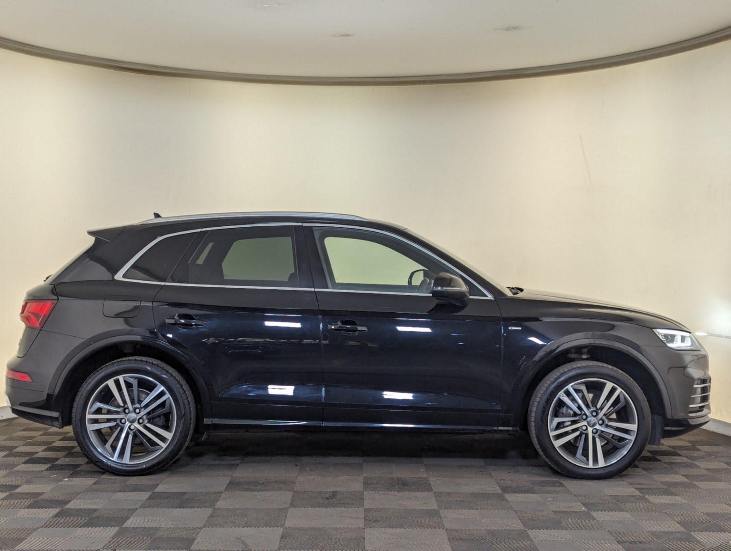 Audi Q5 Listing Image