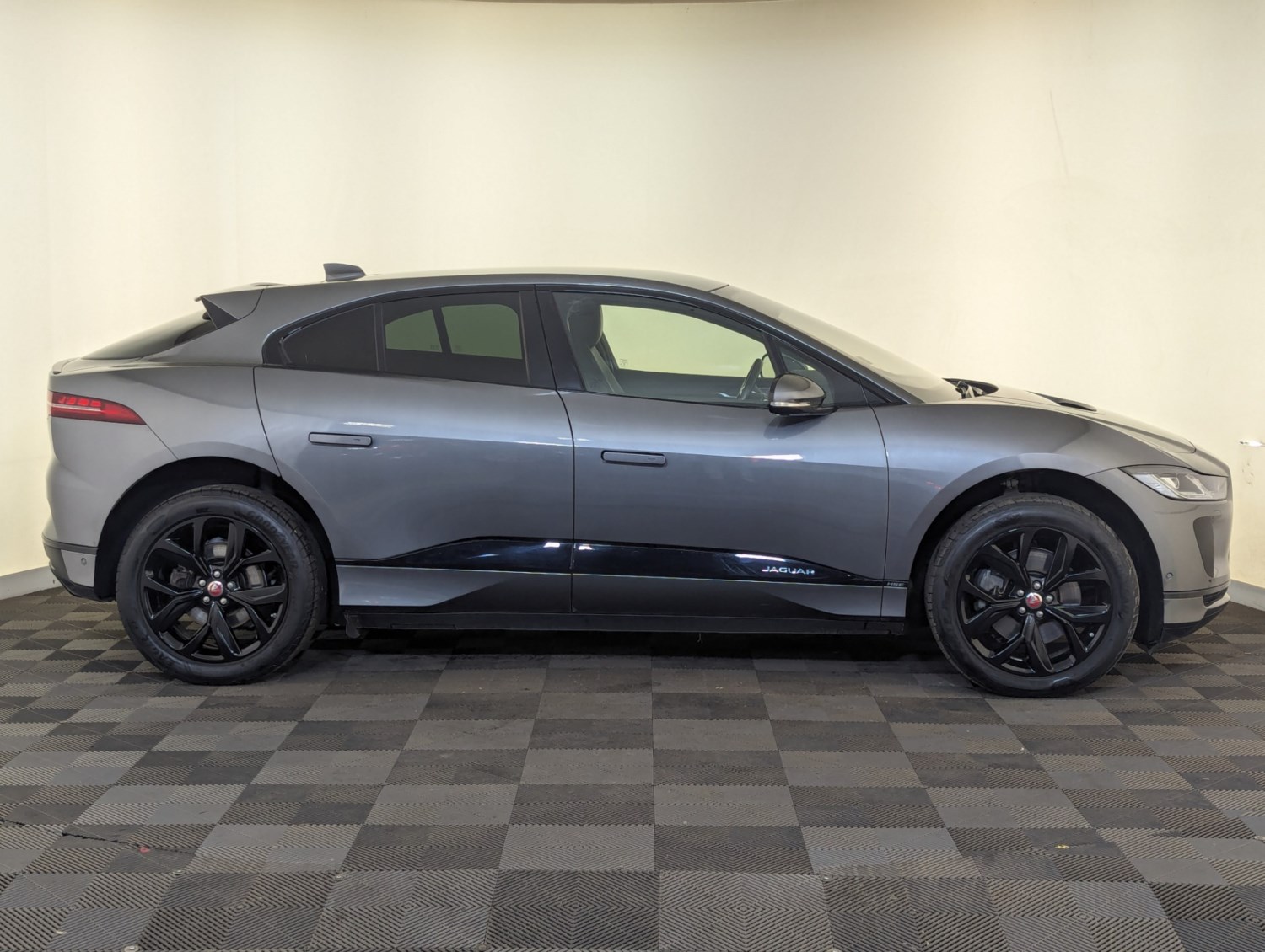 Jaguar I-PACE Listing Image