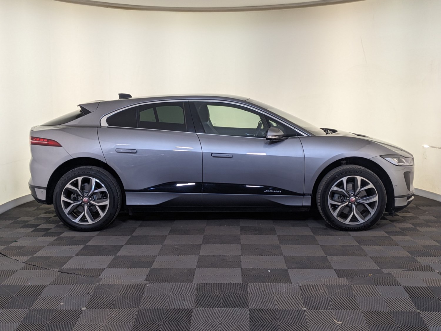 Jaguar I-PACE Listing Image