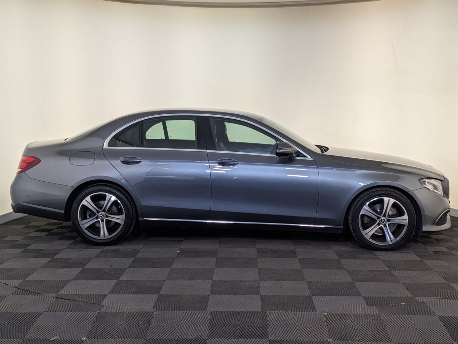 Mercedes-Benz E-Class Listing Image