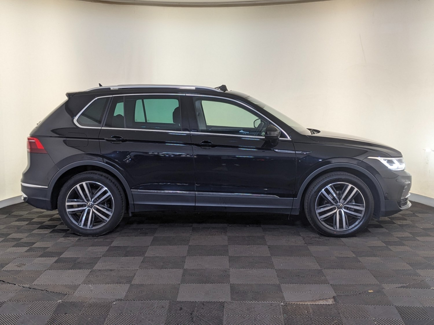 Volkswagen Tiguan Listing Image